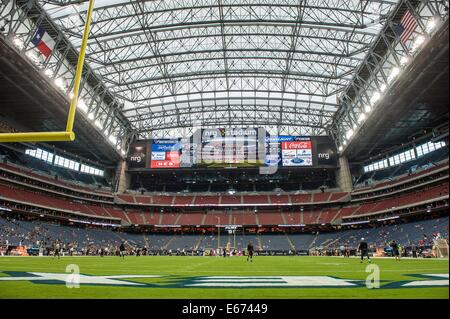 Houston, Texas, USA. 16e Août, 2014. Une vue de l'intérieur du nouveau remarquées NRG Stadium avant un match pré-saison de la NFL entre les Houston Texans et les Falcons d'Atlanta à Houston, TX le 16 août, 2014. Credit : Trask Smith/ZUMA/Alamy Fil Live News Banque D'Images