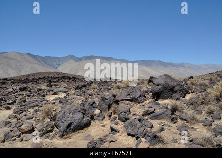 Preuve de diverses formes d'activité volcanique le long de l'autoroute 395 en Californie Banque D'Images