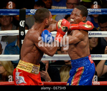 Kell Brook réagit a il prend la victoire sur Shawn Porter samedi soir. 16e Août, 2014. Kell Brook a gagné par décision majoritaire sur Shawn Porter pour le titre mondial IBF super-légers à l'Stub-Hub Centre. Photo par Gene Blevins/LA DAILYNEWS © Gene Blevins/ZUMA/Alamy Fil Live News Banque D'Images