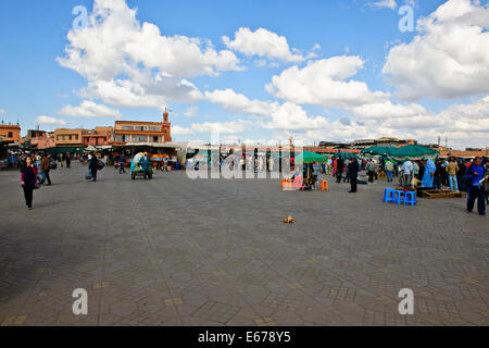 Place Jemaa el-Fna, l'eau,Bonjour,Dates, écrous,fraises,Paul Street,Voyages et photographe de paysage,Marrakech,Maroc Banque D'Images