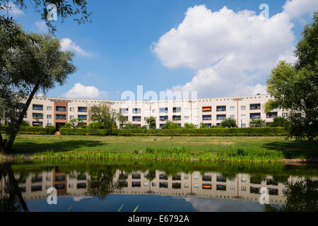 Logement à Grosssiedlung moderniste Britz - Hufeisensiedlung (Horseshoe le logement) site de l'UNESCO Berlin, Allemagne Banque D'Images