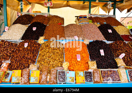 Place Jemaa el-Fna, l'eau,Bonjour,Dates, écrous,fraises,Paul Street,Voyages et photographe de paysage,Marrakech,Maroc Banque D'Images