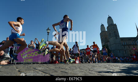 Zurich, Suisse. 17 août, 2014. Les athlètes concourent dans Men's Marathon des Championnats d'Europe d'athlétisme 2014 à Zurich, Suisse, le 17 août 2014. Photo : Rainer Jensen/dpa/Alamy Live News Banque D'Images