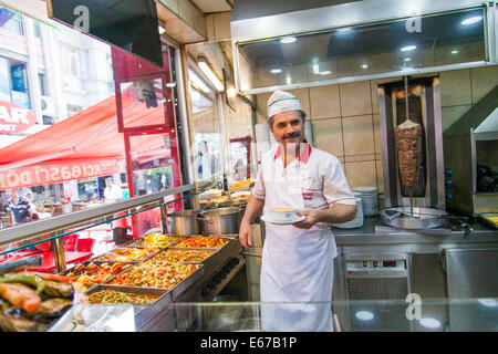 Chef dans un restaurant turc à Istanbul Banque D'Images