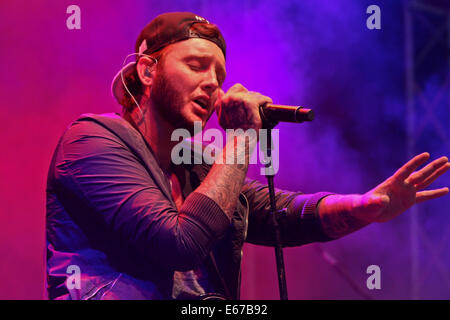 Chelmsford, Essex, Royaume-Uni. 16e Août, 2014. JAMES ARTHUR chanteur d'effectuer à V Fest, Banque D'Images