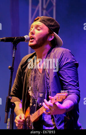 Chelmsford, Essex, Royaume-Uni. 16e Août, 2014. JAMES ARTHUR chanteur d'effectuer à V Fest, Banque D'Images