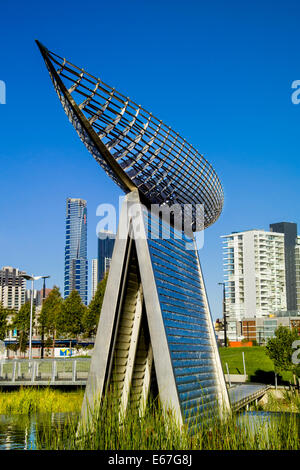 Navire Reed, 2004 Artiste Virginia King l'acier inoxydable et aluminium sculpture, contenant des poèmes d'Australie, Melbourne Docklands Banque D'Images