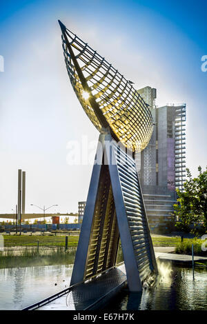 Navire Reed, 2004 Artiste Virginia King l'acier inoxydable et aluminium sculpture, contenant des poèmes d'Australie, Melbourne Docklands Banque D'Images