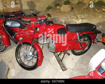 Photo de la moto Florett d'époque prise lors de la 9ème exposition de motos classiques à Chania, Crète, Grèce. Banque D'Images