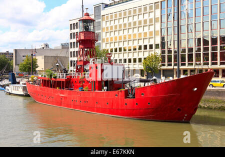 Lumière dans le Navire historique Wine Harbour, Rotterdam, Hollande méridionale, Pays-Bas Banque D'Images