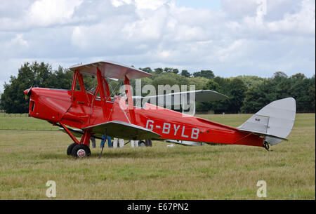 29e Rallye international à Woburn Abbey UK.Un de Havilland DH.82A Tiger Moth sur show. Crédit : Scott Carruthers/Alamy Live News Banque D'Images