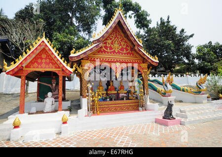 Des temples à Whisky Village avec les Nagas, Luang Prabang, Laos. Banque D'Images