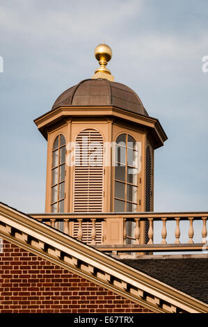 Coupole au coucher du soleil, les marchands Square, Colonial Williamsburg, Virginie Banque D'Images