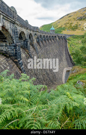 Graig Goch réservoir et barrage en maçonnerie dans l'Elan Valley, Powys Pays de Galles, Royaume-Uni Banque D'Images