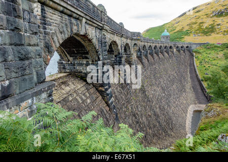 Graig Goch réservoir et barrage en maçonnerie dans l'Elan Valley, Powys Pays de Galles, Royaume-Uni Banque D'Images