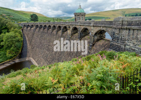 Graig Goch réservoir et barrage en maçonnerie dans l'Elan Valley, Powys Pays de Galles, Royaume-Uni Banque D'Images