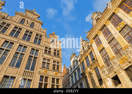 Bruxelles, Belgique - 14 juin 2014 : La façade des palais sur le Grote markt dans la lumière du soir. Banque D'Images