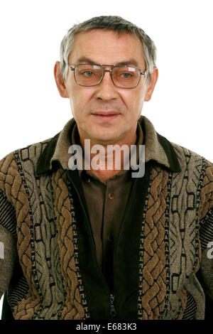 Portrait d'un homme aux cheveux gris isolé sur fond blanc Banque D'Images