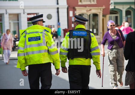 Dans la rue au cours PCSOs Brecon Jazz Festival 2014 Banque D'Images