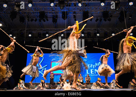 Ensemble de Danse Folklorique National de Guam de Merizo, Guam, l'exécution au 26e Festival de Folklore CIOFF international Folkart, 2014 Banque D'Images