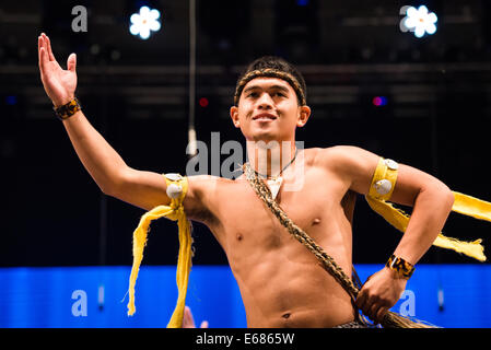 Ensemble de Danse Folklorique National de Guam de Merizo, Guam, l'exécution au 26e Festival de Folklore CIOFF international Folkart, 2014 Banque D'Images