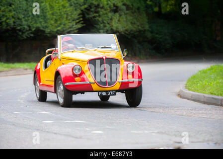 Fiat 500 Gamine Vignale, ouvert sur voiture classique peint couleurs Oui-oui Banque D'Images