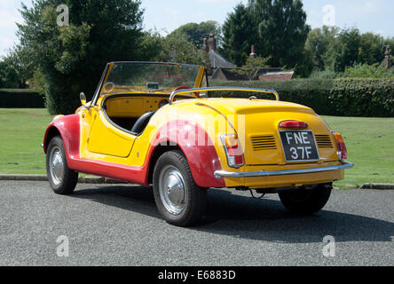 Fiat 500 Gamine Vignale, ouvert sur voiture classique peint couleurs Oui-oui Banque D'Images