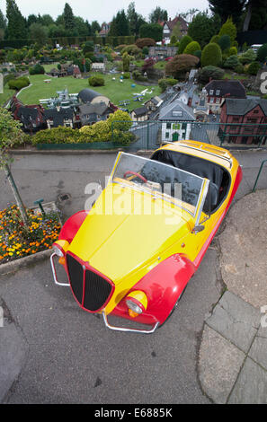 Fiat 500 Gamine Vignale, ouvert sur voiture classique peint couleurs Oui-oui Banque D'Images