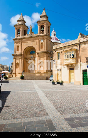 Marsaxlokk est un village traditionnel de pêcheurs situé dans la partie sud-est de Malte. Banque D'Images