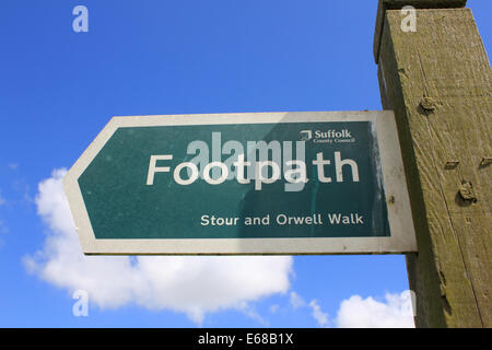 Inscrivez-sentier Stour et Orwell promenade le long de la rivière Orwell près d'Ipswich dans le Suffolk, Angleterre, Royaume-Uni. Banque D'Images