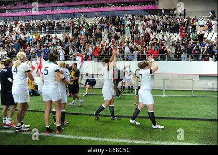 Paris, France. 17 août, 2014. Womens World Cup Rugby finale. L'Angleterre et le Canada. Célébrations de l'Angleterre : l'action de Crédit Plus Sport/Alamy Live News Banque D'Images