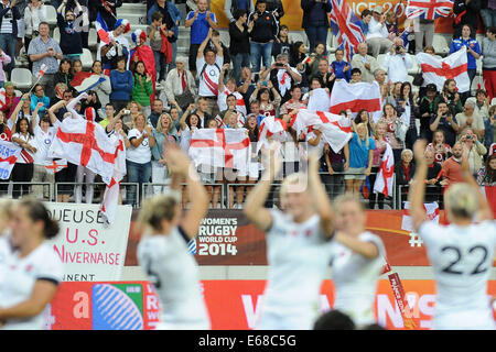 Paris, France. 17 août, 2014. Womens World Cup Rugby finale. L'Angleterre et le Canada. Supporters anglais Credit : Action Plus Sport/Alamy Live News Banque D'Images