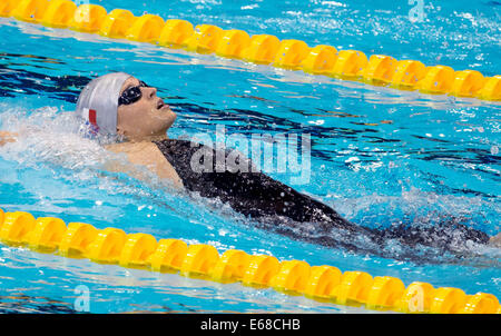 Berlin, Allemagne. 18 août, 2014. Simona Baumrtova de la République tchèque participe à la 200m dos femmes préliminaire à la 32e du Championnat de natation 2014 européenne LEN au Velodrom à Berlin, Allemagne, 18 août 2014. Photo : Tim Brakemeier/dpa/Alamy Live News Banque D'Images