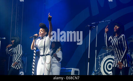 Janelle Monáe joue V Festival Hylands Park le 16/08/2014, à Chelmsford. Janelle Monáe personnes présenté : Robinson. Photo par J Banque D'Images