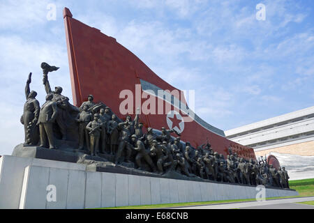 Monument de la révolution socialiste au grand monument sur la Colline Mansu, troupe artistique Mansudae, Pyongyang, la Corée du Nord. Banque D'Images