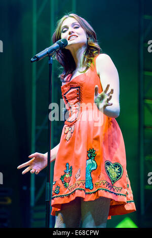 Sophie Ellis-Bextor joue V Festival Hylands Park le 16/08/2014, à Chelmsford. Les personnes sur la photo : Sophie Ellis-Bextor. Photo par Julie Edwards Banque D'Images