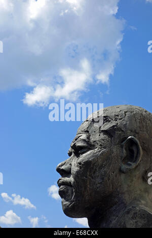 Statue de Nelson Mandela, South Bank, Londres, Angleterre, Royaume-Uni Banque D'Images