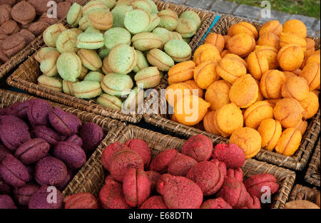 Colorful macarons français, Rhône-Alpes, France Banque D'Images