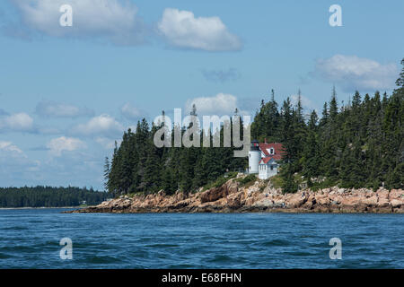 Monter le dessert Île, moi - 9 août 2014. Bass Harbor Head Light, sur la rive ouest du mont dessert l'île. Banque D'Images