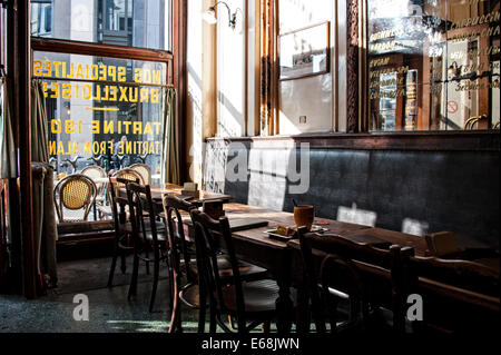 Pub bière belge traditionnelle 'A la morte subite', la mort subite à Bruxelles, Belgique. Banque D'Images