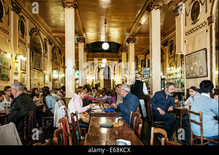 Pub bière belge traditionnelle 'A la morte subite', la mort subite à Bruxelles, Belgique. Banque D'Images