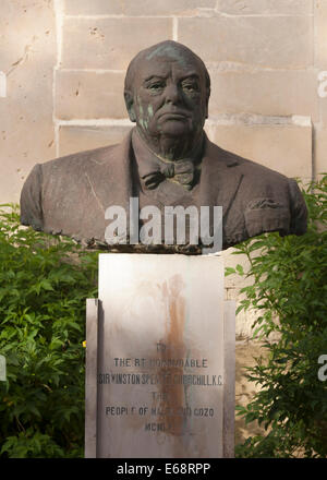 Buste de Sir Winston Spencer Churchill, Upper Barracca Gardens, La Valette, Malte. Banque D'Images