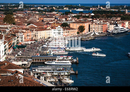 Une vue plongeante sur Venise, Vénétie, Italie. Banque D'Images