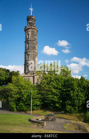 Cannon au-dessous de l'amiral Nelson Memorial Tower, Edinburgh, Lothian, Ecosse Banque D'Images