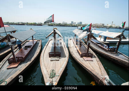 Abra (bateau-taxi ou à la Dubai Creek DIstrict Al Dubai, Dubaï, Émirats arabes unis Émirats arabes unis. Banque D'Images