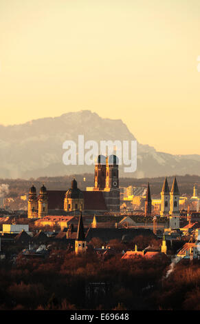 Skyline avec de l'église Frauenkirche, l'église Notre-Dame, et l'Église Ludwigskirche, paroisse catholique et Église de l'université Banque D'Images