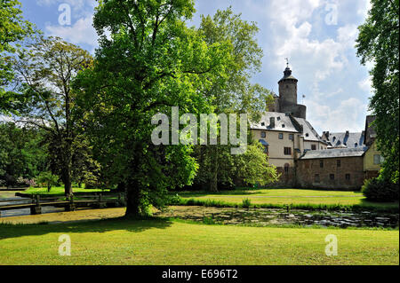 Jardins du Château, Château de Staufen, 12e siècle, château et résidence Ysenburg, vieille ville, Büdingen, Hesse, Allemagne Banque D'Images