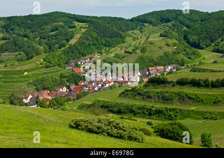 Vue du Mt Badberg du village de Schelingen, Vogtsburg, de montagnes de Kaiserstuhl, Bade-Wurtemberg, Allemagne Banque D'Images