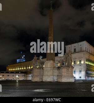 Fontaine Fontana dei Dioscuri Castor et Pollux avec chiffres, 1er siècle, en face du Palazzo del Quirinale, Quirinal Banque D'Images