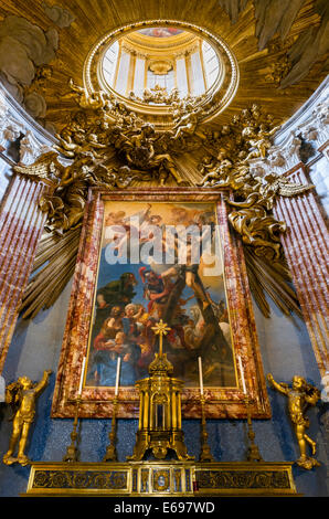 Cadre, autel, crucifixion de Andrew par G. Courtois, 1668, Angel chiffres et autres travaux de plâtrage, par Antonio Raggi, Banque D'Images
